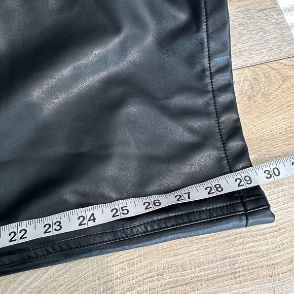 Abercrombie & Fitch 90s Relaxed Jean Ultra High Rise Vegan Faux Leather 34 18 - Picture 8 of 8